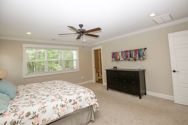 Building Photo - "Charming 4-Bedroom Retreat with Fireplace and 3 Full Baths in Aberdeen!"