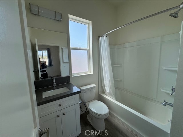 Building Photo - 209 N Serrano Ave