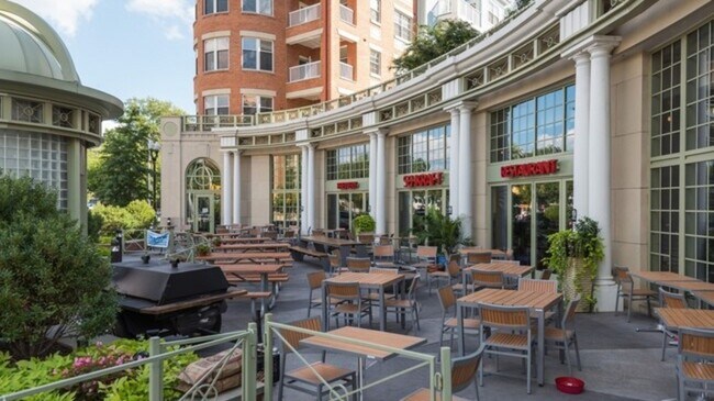 Building Photo - 925 N Garfield St