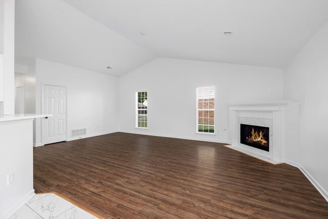 Building Photo - Recently renovated 3 bedroom, 2 bathroom h...