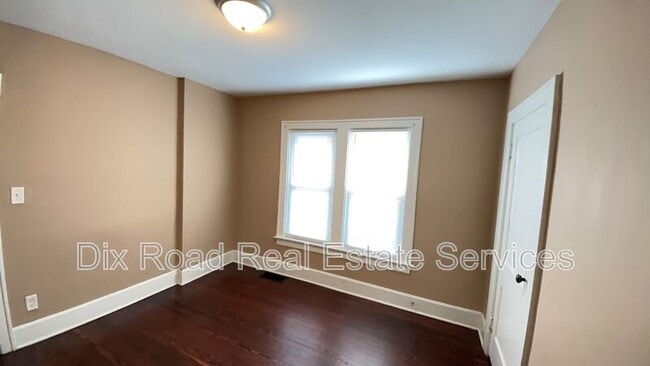 Building Photo - 717 N D St