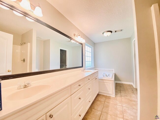 Building Photo - 202 Chimney Rock Rd