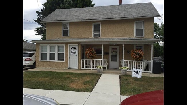 Building Photo - 17 8th Ave