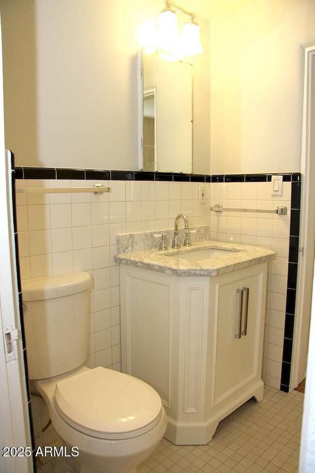 Building Photo - 59 W Encanto Blvd