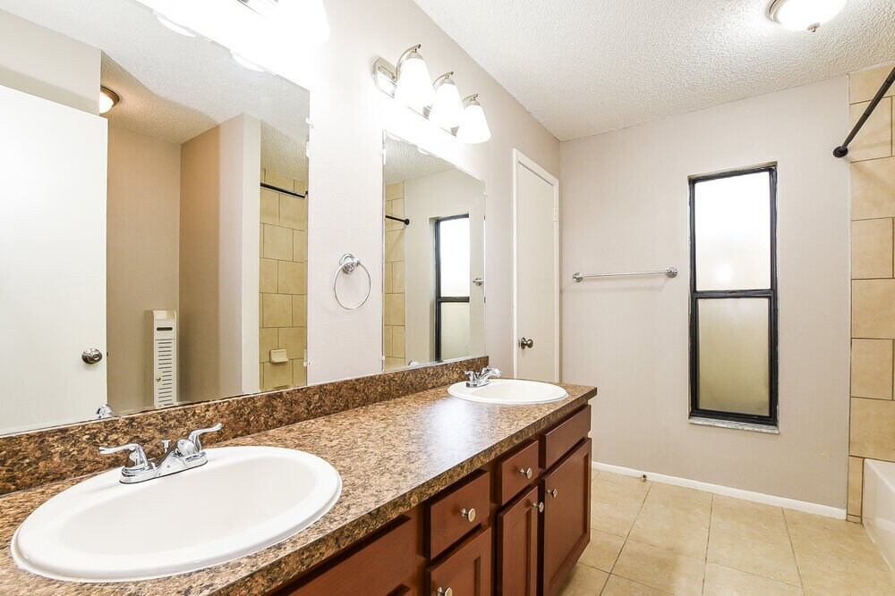 Building Photo - 534 S Sundance Dr