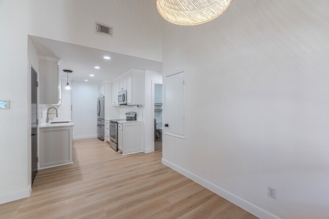 Building Photo - 23225 Prairie Bird Dr