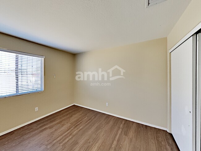 Building Photo - 5691 S Abbottsford Dr