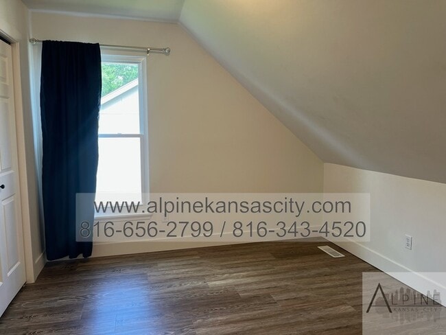 Building Photo - Gorgeous Multi Level Side by Side Split, P...