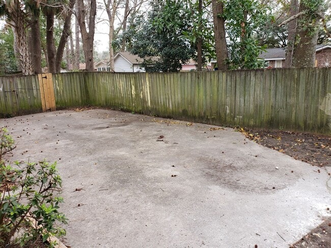 Building Photo - Great Location - Three Bedroom - Two and a half Bath Home