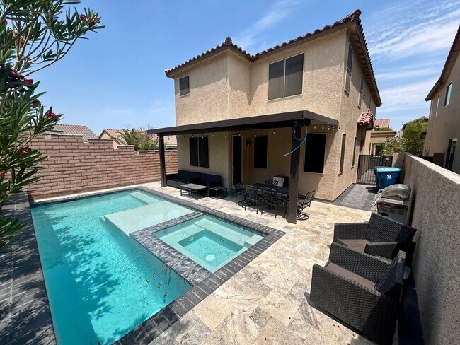 Building Photo - 3/BD 2.5/BA Bright & Stylish Mountain’s Ed...