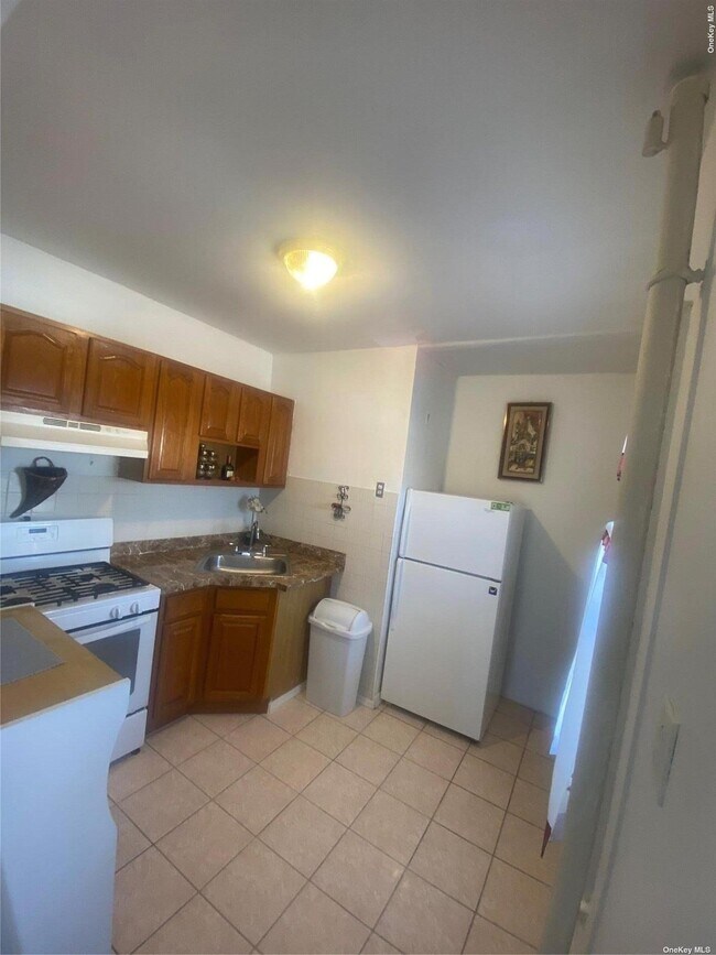 Building Photo - 93-02-93-74 74th Pl