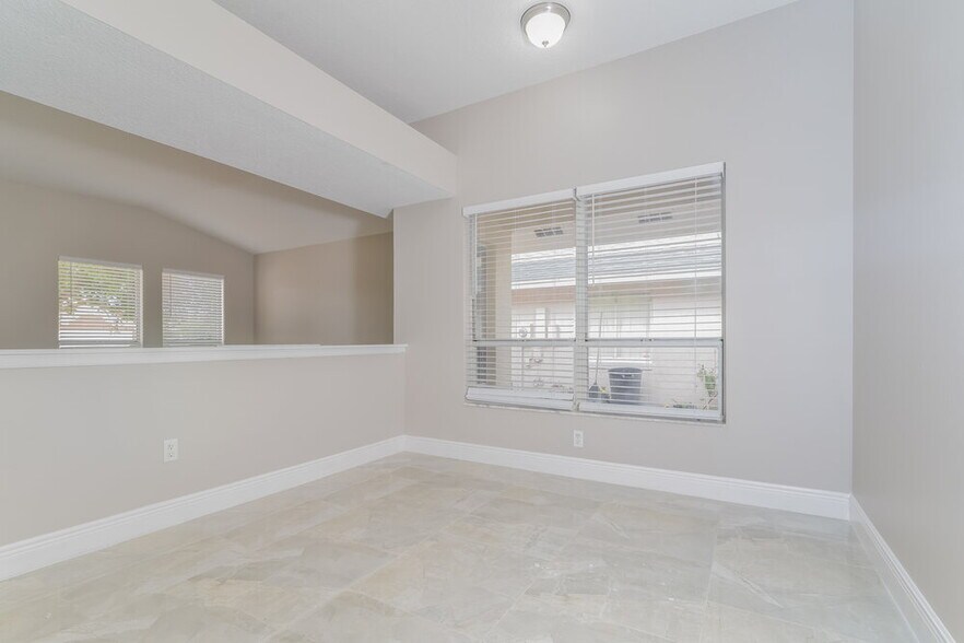 Building Photo - 3051 Bloomsbury Dr