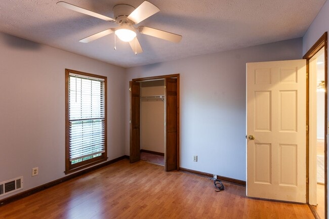 Building Photo - 3301 Sams Way SE