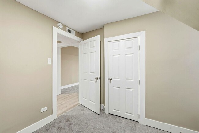 Building Photo - 1217 N Harding Ave