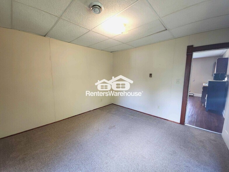 Building Photo - 260 S Plum St