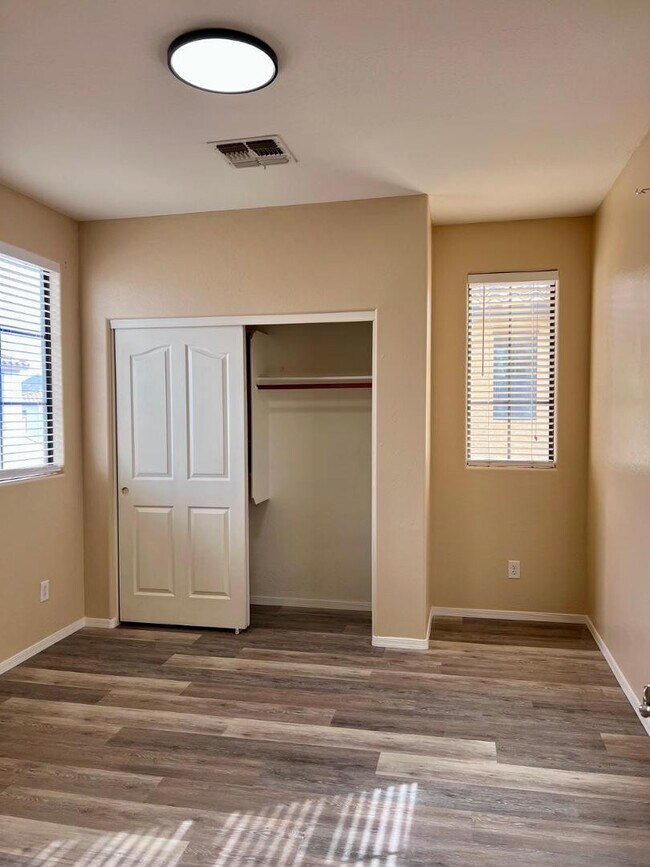 Building Photo - 2367 W Jake Haven