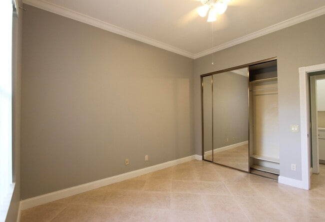 Building Photo - 240 Sussex Cir