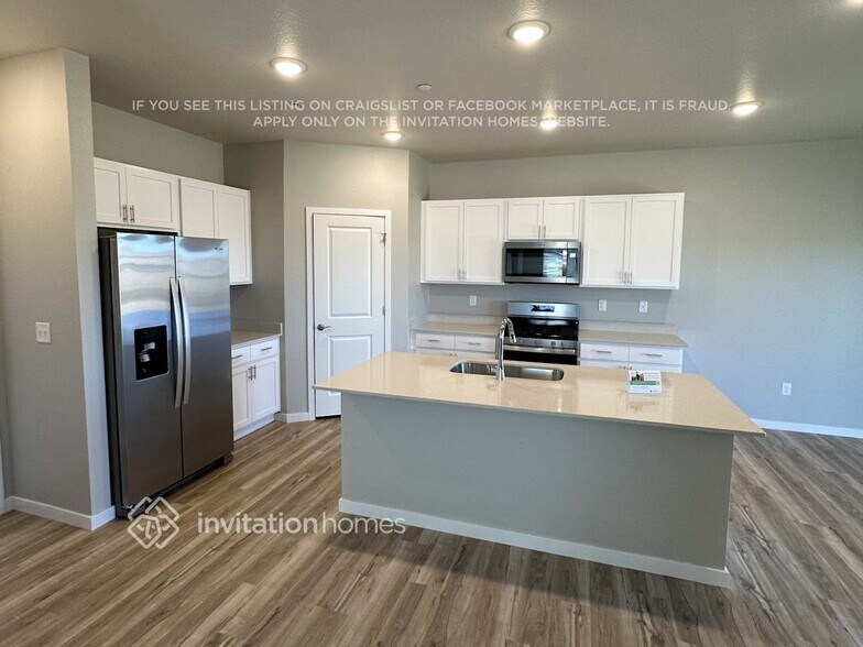 Building Photo - 9352 Ceylon St