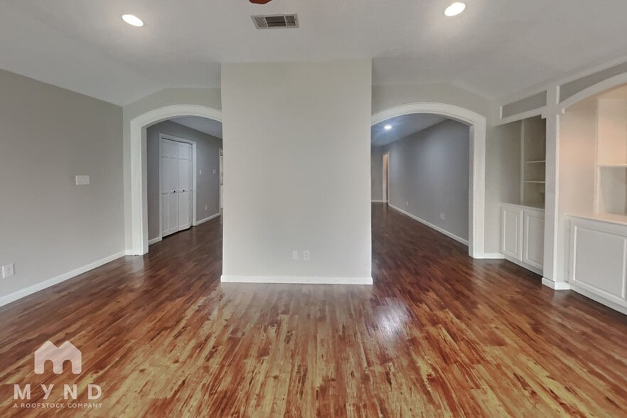 Building Photo - 16915 Misty Creek Dr