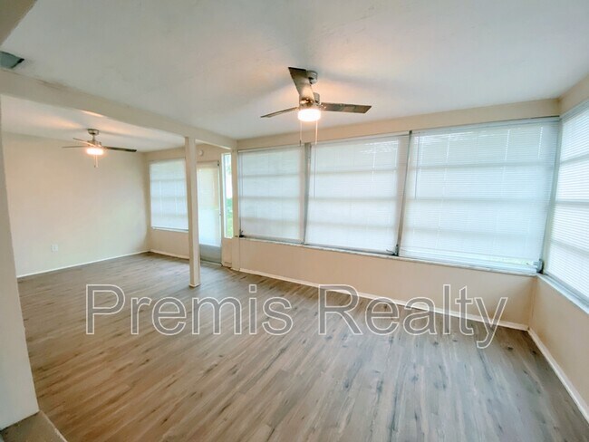Building Photo - 1121 Mary Jane Ln