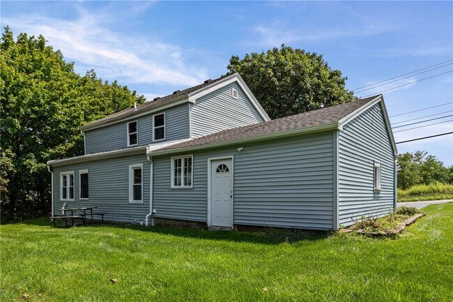 Building Photo - 393 Mendon Center Rd