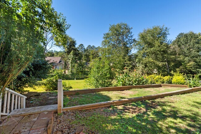 Building Photo - 1201 River Ridge Dr