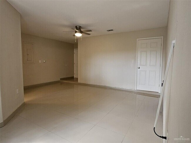 Building Photo - 1415 W Sevilla St
