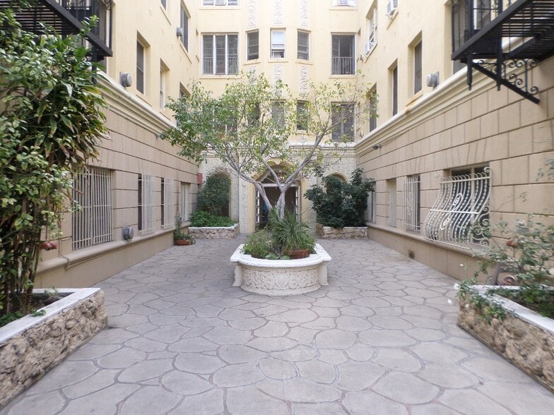 Park Gramercy Apartments 849 S Gramercy Dr Los Angeles CA 90005