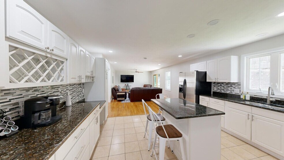 Building Photo - 9 Bates Ave