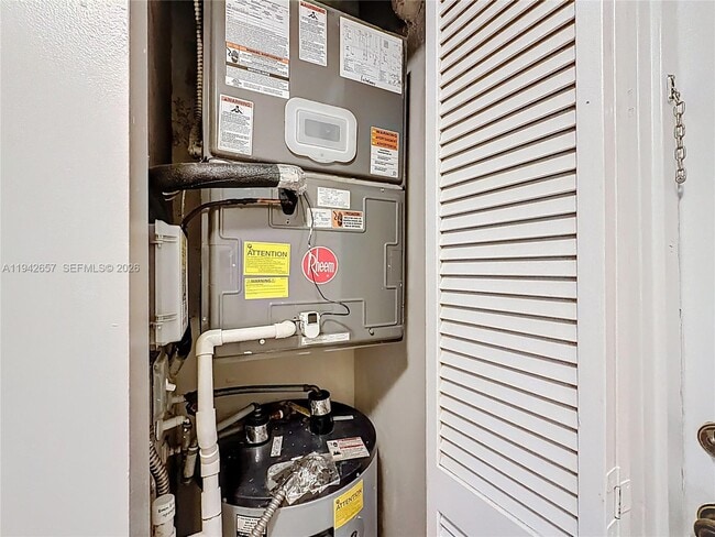 Building Photo - 9877 Westview Dr