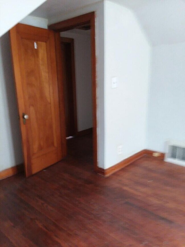 Building Photo - 2 bedroom home