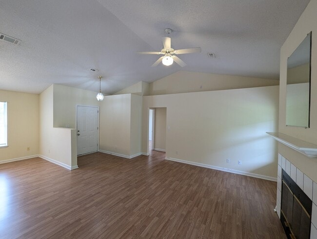 Building Photo - 319 Austin Ave