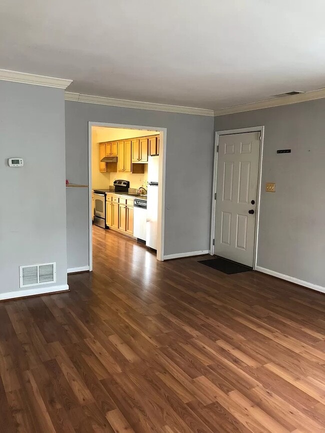 Building Photo - 511 Wellington Court