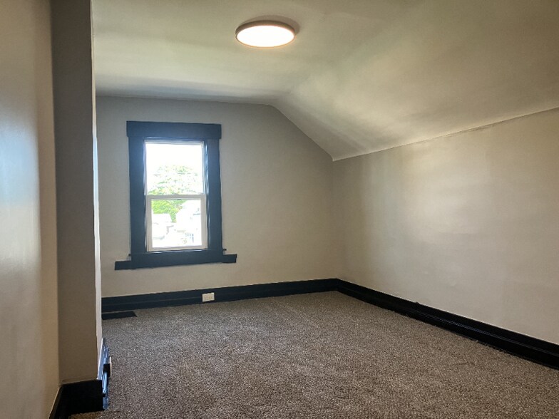 Building Photo - 326 Taylor Ave