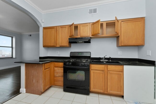 Building Photo - Two Bedroom in South Shore Available Now!