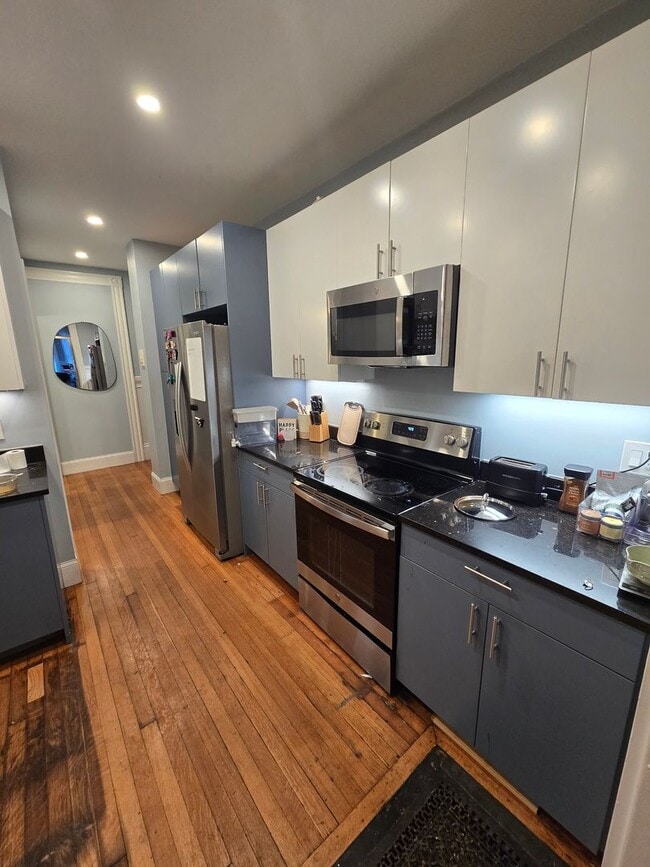 Building Photo - WOW!  RENOVATED 4 BED/2 BATH RIGHT BY B.U.