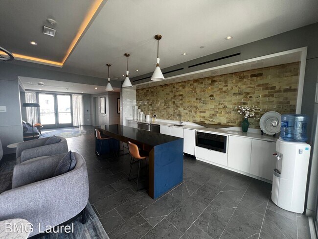 Building Photo - 1 br, 1 bath House - 1211 Van St SE (#302)