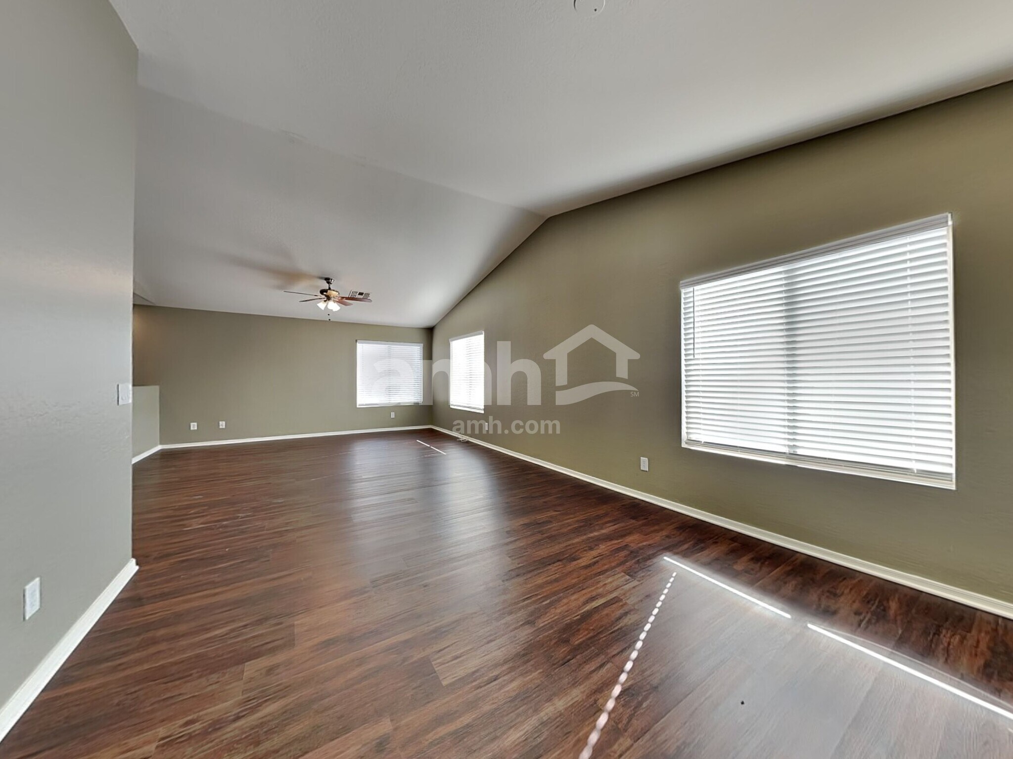 Building Photo - 14832 N 124th Ln