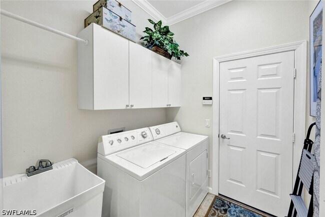 Building Photo - 16208 Parque Ln