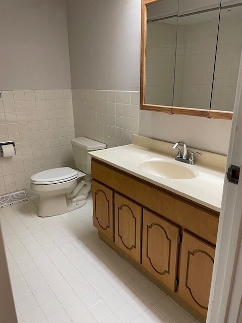 Building Photo - 2730 Mitchell Dr