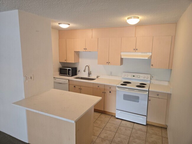 Building Photo - Charming 1-Bedroom Condo in the Heart of Denver's University Neighborhood