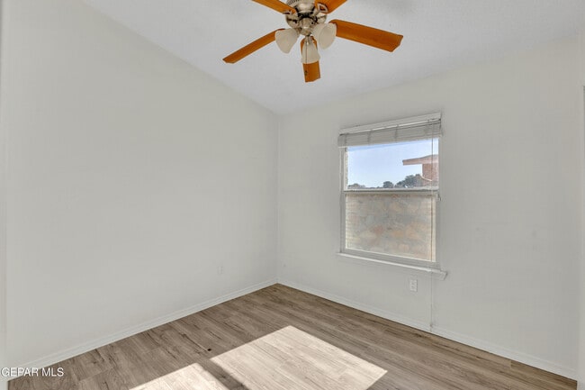 Building Photo - 536 Achim Dr