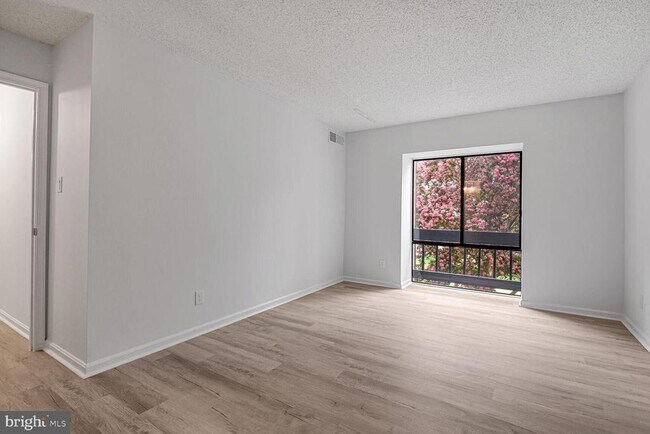 Building Photo - 10223 Valentino Dr
