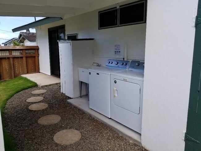 Building Photo - NEWLY RENOVATED -2 Bed, 2 Bath, 2 Parking Duplex in Aiea- UTILITIES INCLUDED!!