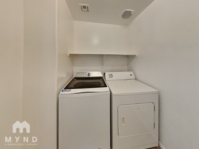 Building Photo - 1424 W Central Ave