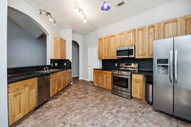 Building Photo - 19423 Arbor Pines Ln