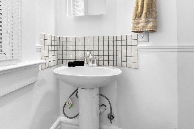 Building Photo - 726 Kerr St