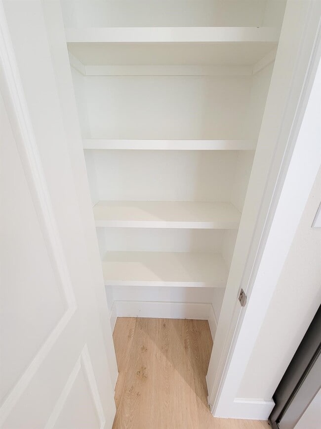 Building Photo - 5613 Leonard St