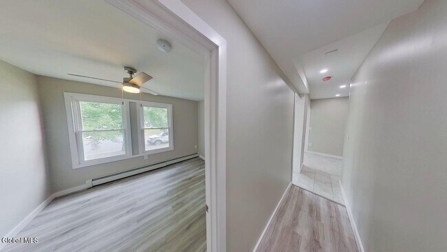 Building Photo - 4 Ten Eyck Ave