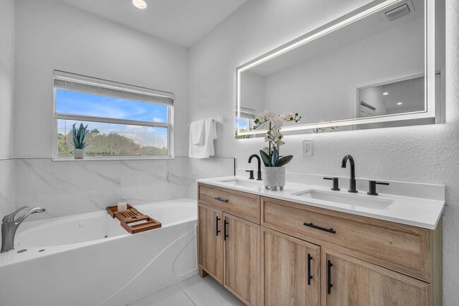 Building Photo - 477 NE 1st St